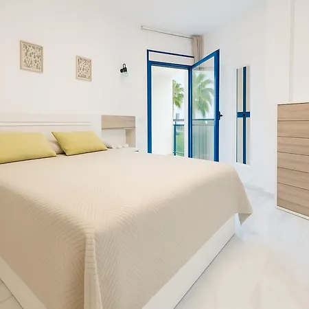 Апартаменты Brisas-coastal Retreat By The